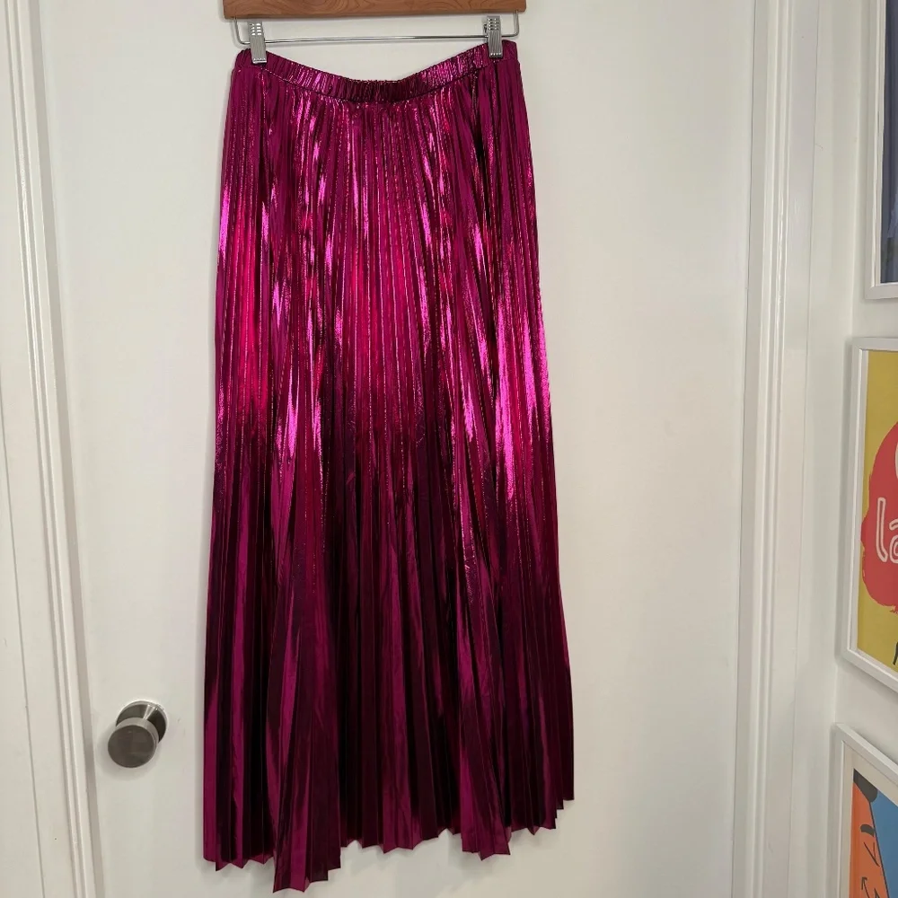 ✨ Dressed in Lala Pleated Metallic Skirt ✨ - Picture 5 of 5